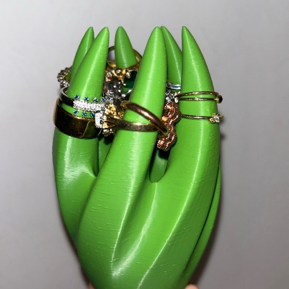 Ring holder unique shape - Picture 1 of 5